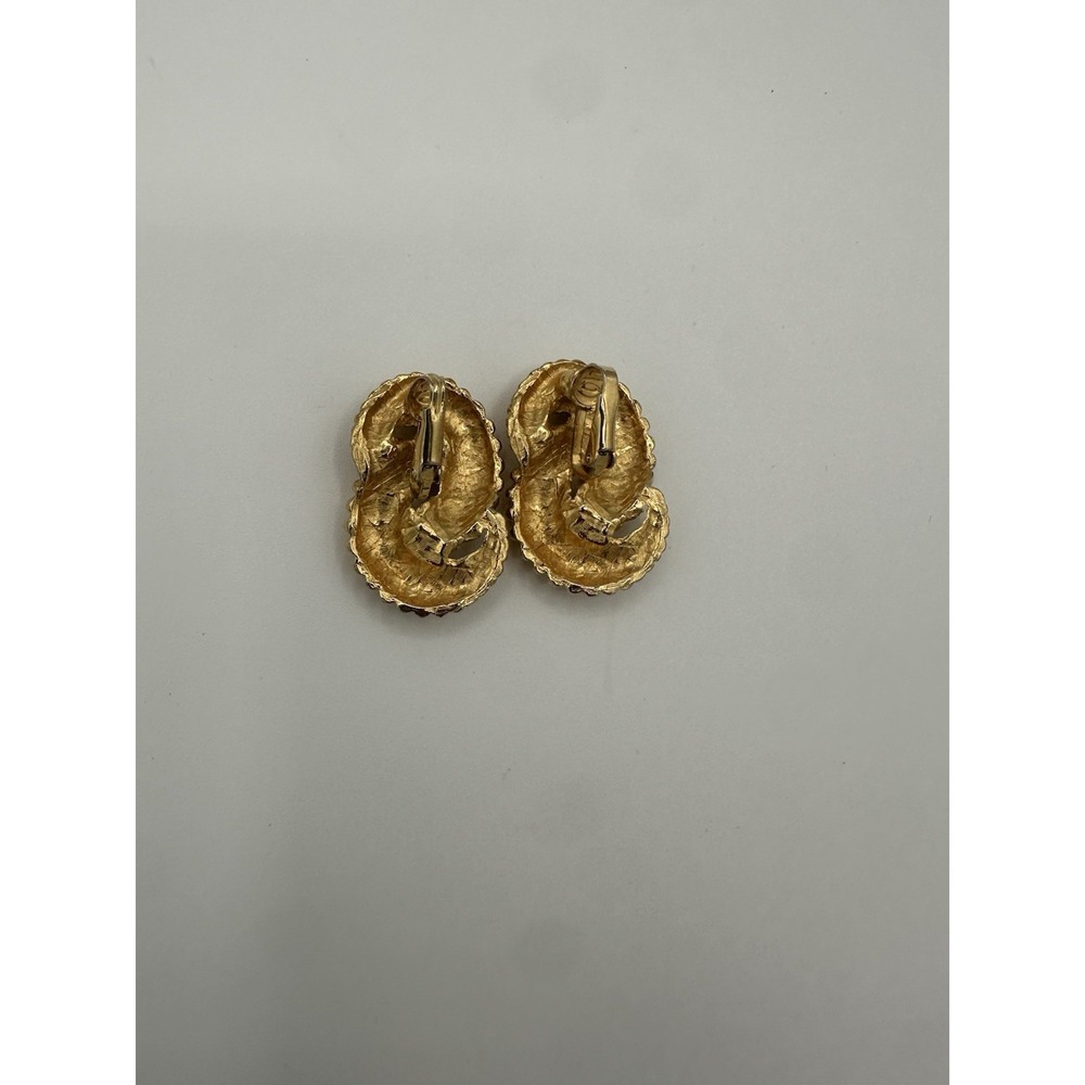 Vintage Unbranded Gold tone Clip Earring - Picture 2 of 3